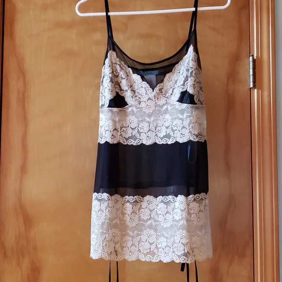 Marciano 100% silk & lace camisole size large - Picture 10 of 12